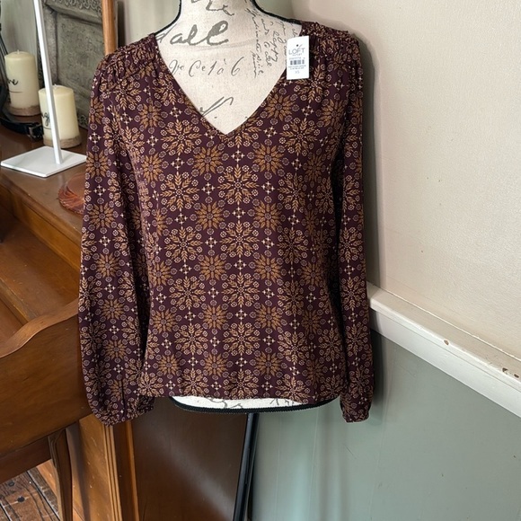 LOFT Fitted Blouse with V-Neckline NWT 69.00 - Picture 8 of 9